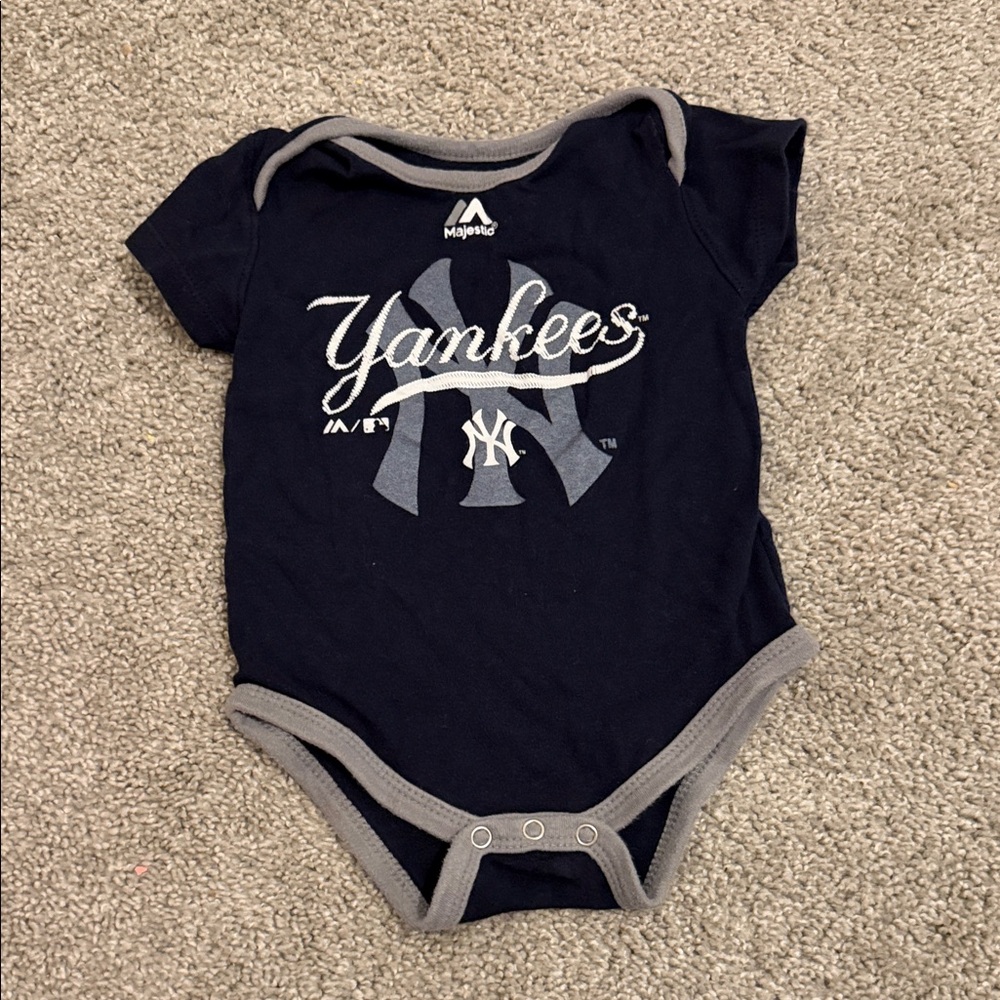 Majestic Yankees Navy and Gray Baby Bodysuit